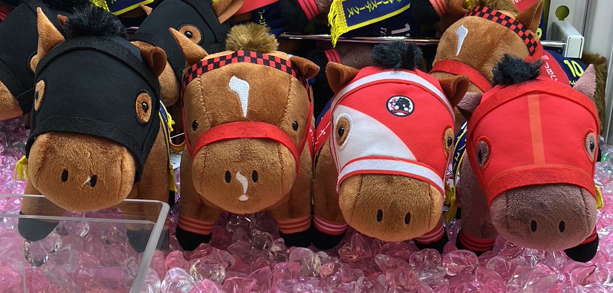 馬のぬいぐるみ 赤いヘルメット 売り上げ急増】縫製ミスで悲しい顔に…馬のぬいぐるみが中国で大人気