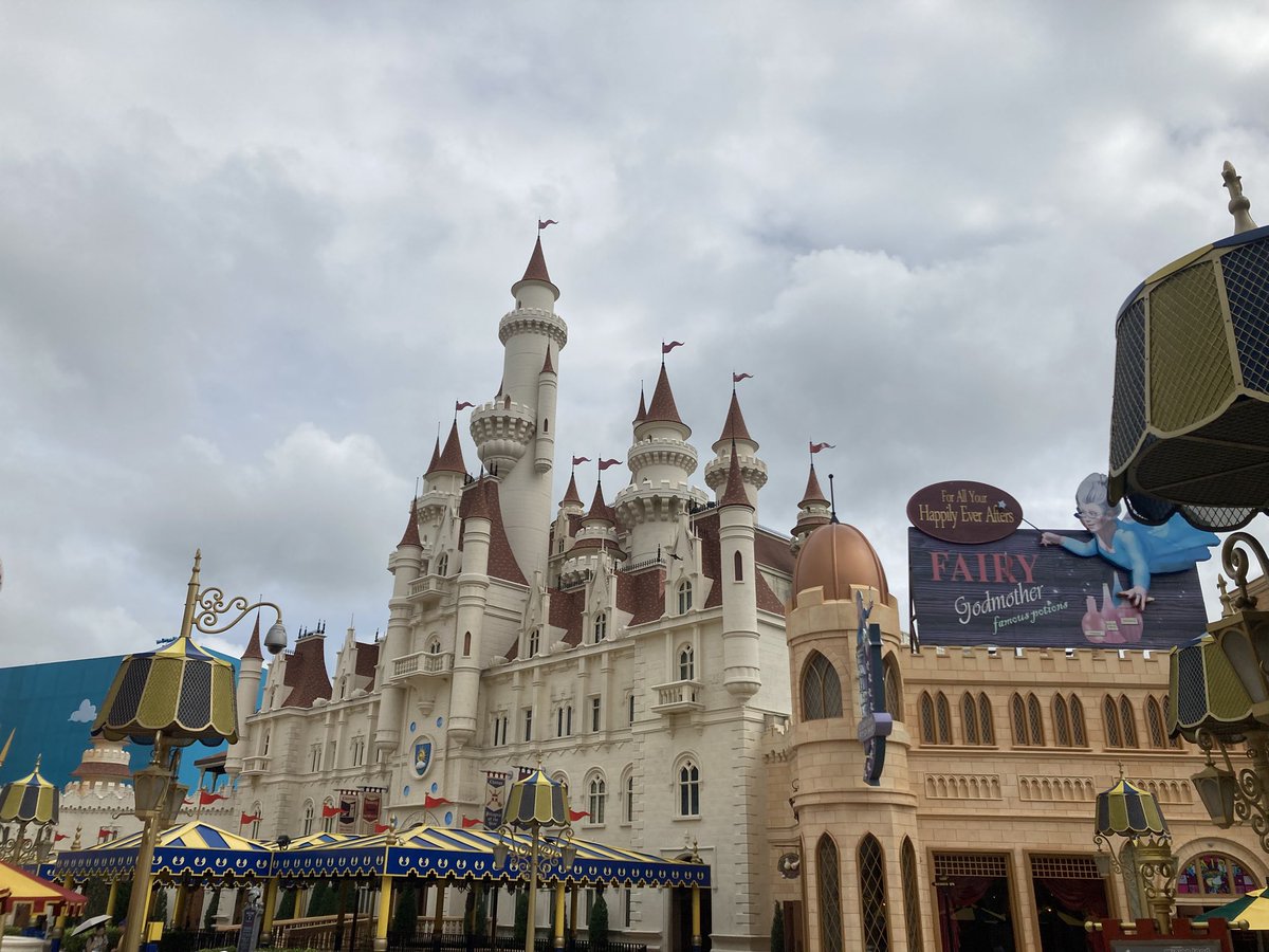 Universal Studios Singapore

Long-Term Perspective: Adopt a "buy what you understand" approach à la Peter Thiel—hold until value materializes. AI cycle extends at least to 2028, but avoid FOMO; 40 years of experience: Patience trumps chasing rallies.
#NVDA
