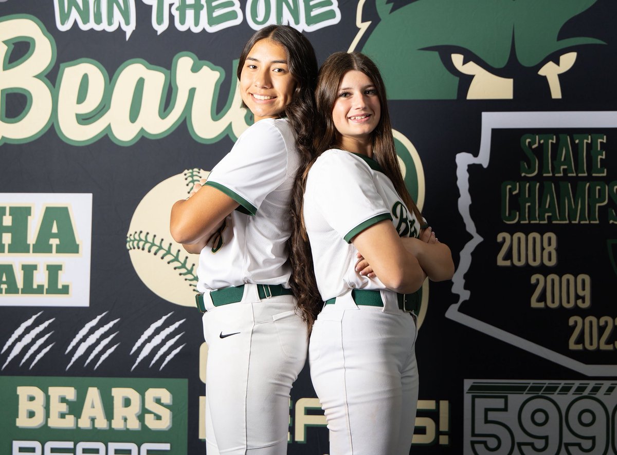 SamiGarrett2029's tweet photo. Year 1! 🐻💚 
#varsity #bashasoftball https://t.co/bwDyGf4dtP