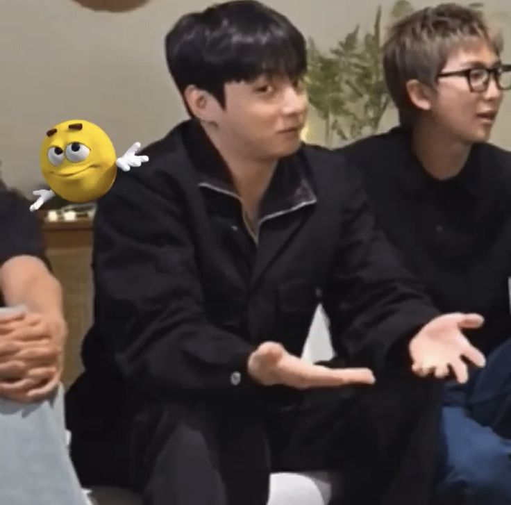 falltaloves's tweet image. fazer oq nr n se pode ser feliz todo tempo tem sempre q vim algo pra te dar uma rasteira, lei da vida ne