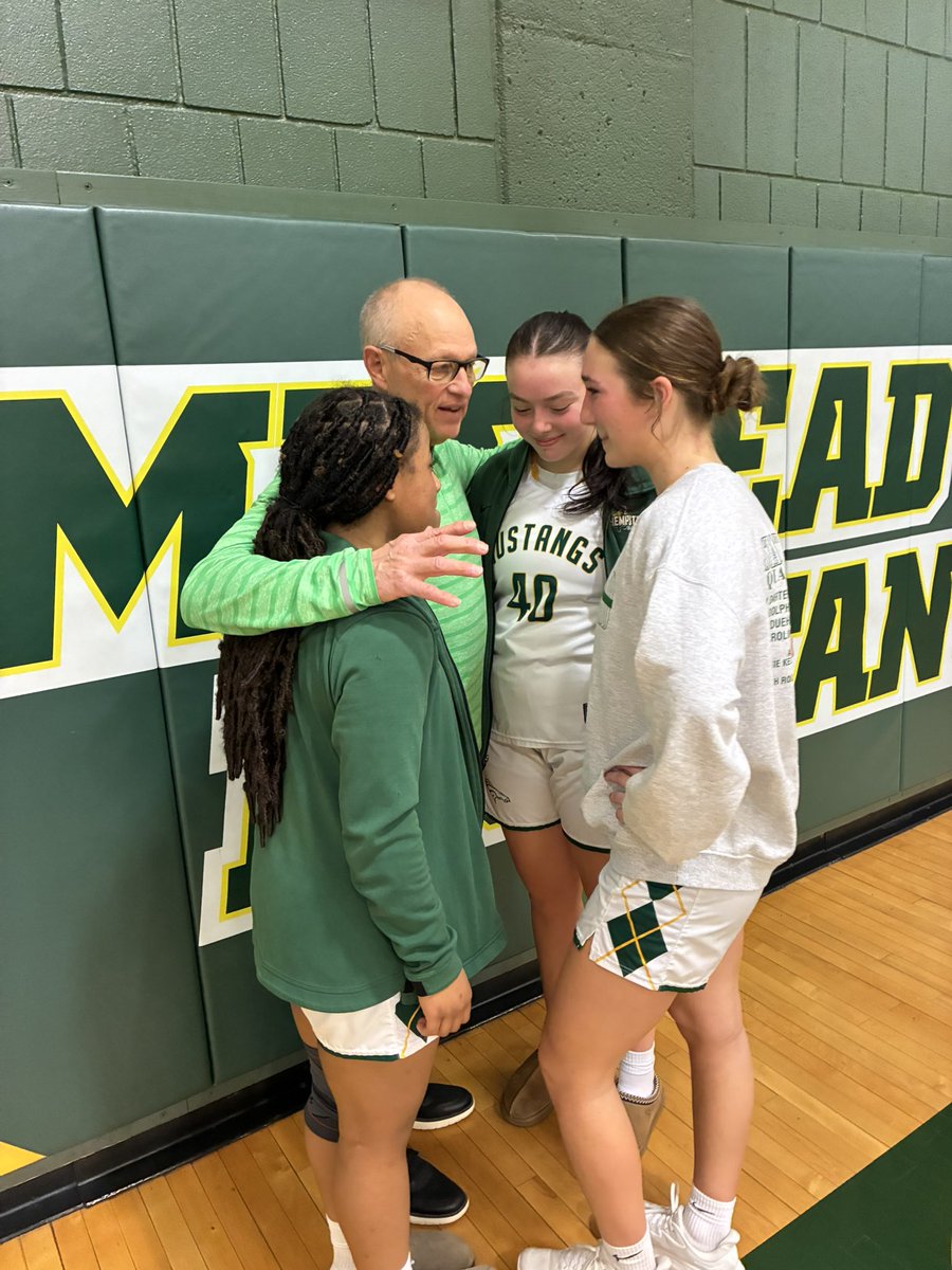 HHSstangsbball's tweet photo. Shoutout to our seniors for always giving it their all! Moody gymnasium will miss you💚 https://t.co/sWFHCCKKRh