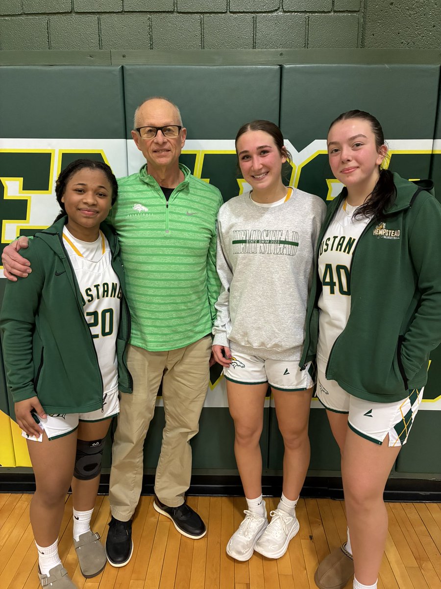 HHSstangsbball's tweet photo. Shoutout to our seniors for always giving it their all! Moody gymnasium will miss you💚 https://t.co/sWFHCCKKRh