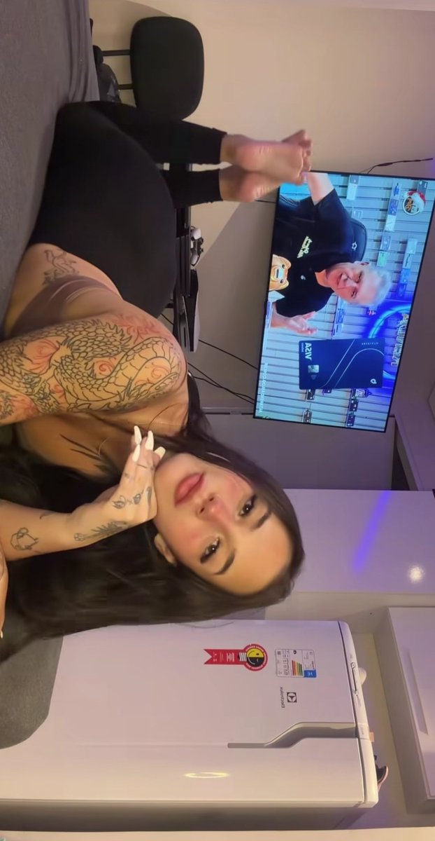 _itsvicsant's tweet photo. Se aparece na sua casa do nada desse jeito o que você faria?
O melhor comentário vou enviar um vídeo bem safada😈😈 https://t.co/ERdynJRIt9