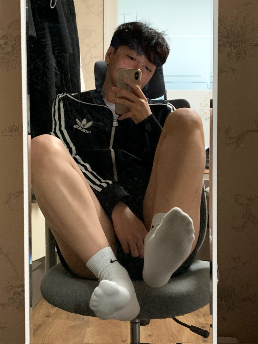 hihi__I004's tweet photo. 변태들 https://t.co/nIgdnLV9R4