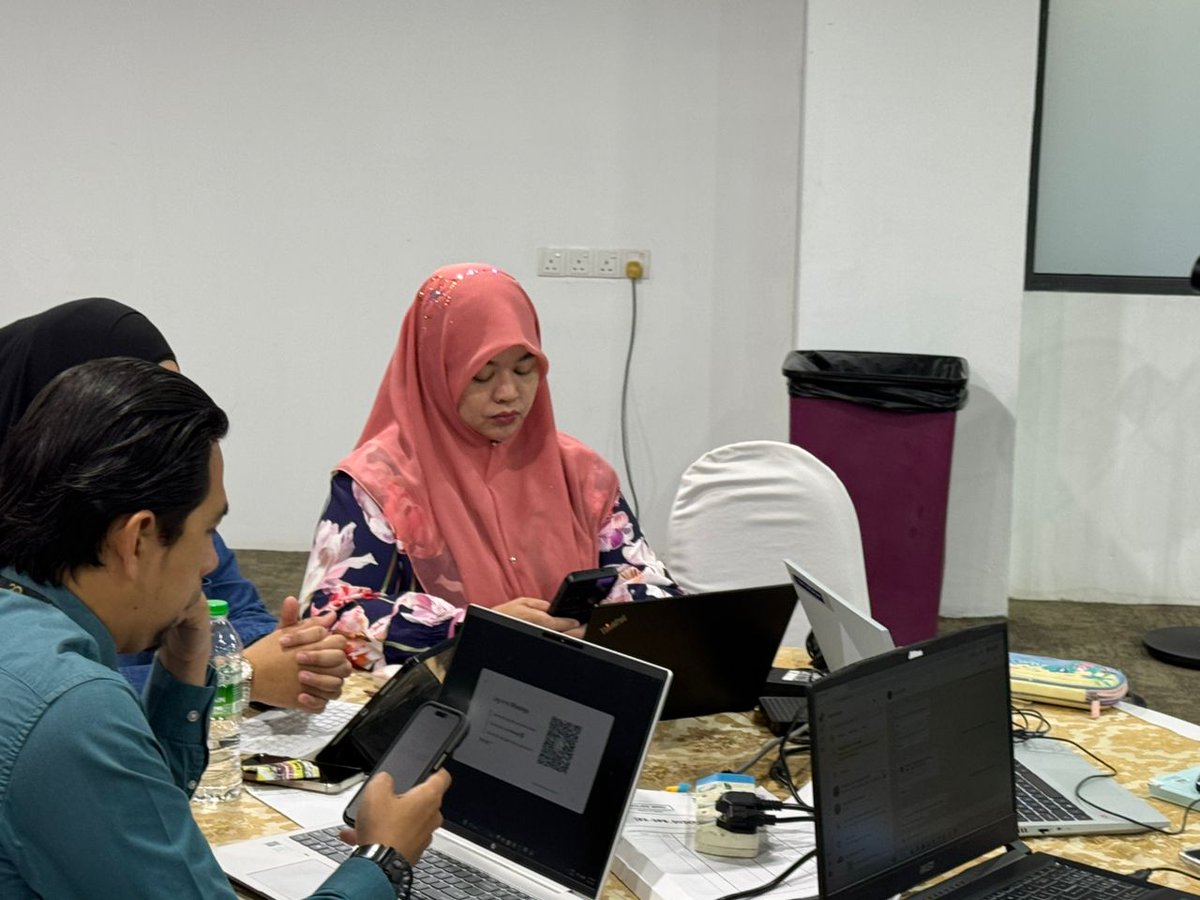 uvm_jkr's tweet photo. 10-12 Februari 2026 Kajian Value Engineering (VE) bagi  projek
@KemPendidikan 
@CKP_JKR 
yang dimudahcara oleh pasukan fasilitator

@uvm_jkr

@JKRCPAB

@IPJKR_Official

@RoslanisE

@JkrMaria

@RbSafarina

#IamJKR #KitaJKR #JKRsynergy #JasaKepadaRakyat https://t.co/ZXr3lNcDjM