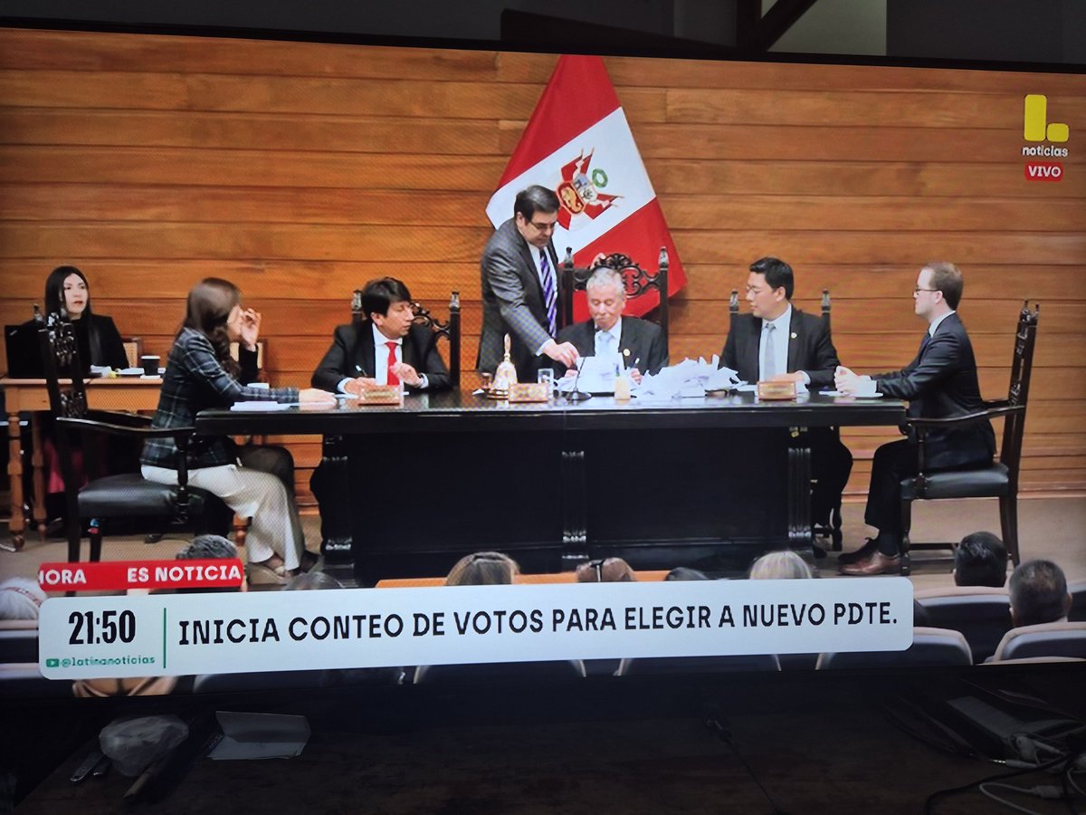 DanielGiurfa2's tweet photo. Ya saben ! Ahora para ser Presidente no lo escoge el pueblo, lo escoge la porquería del @congresoperu 🤬🤬 asi que para ir a votar ? https://t.co/5FJpTF0fi1