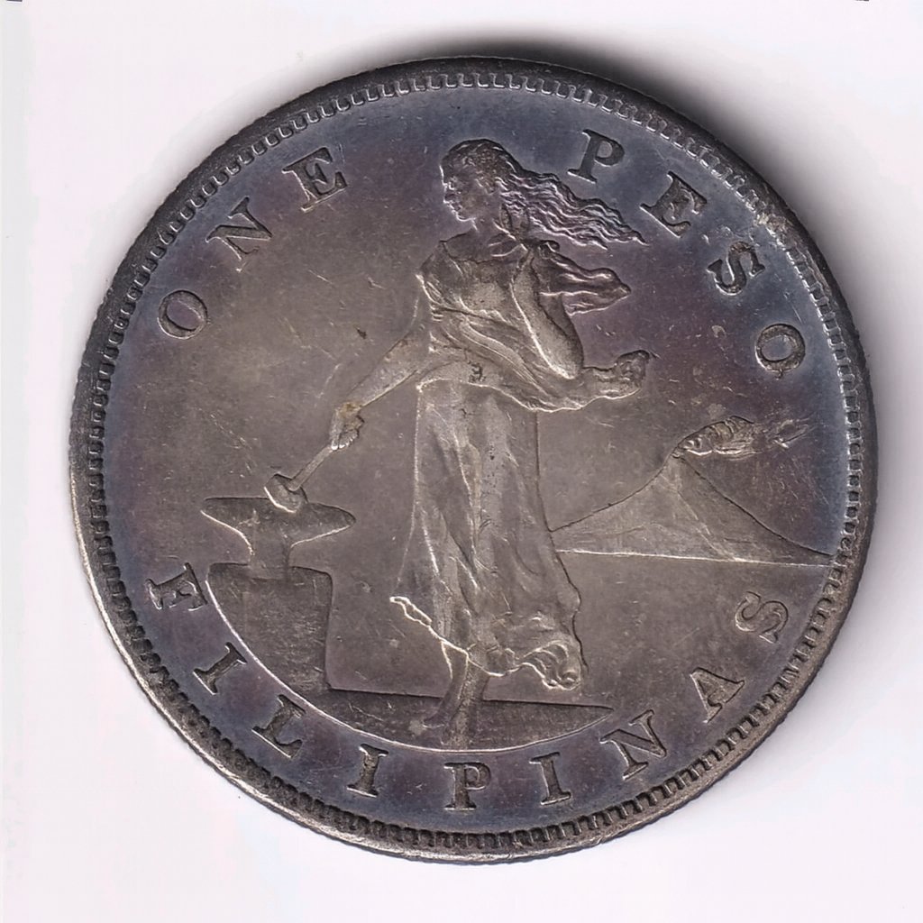 フィリピン1ペソ銀貨「マヨン火山の乙女」のコスプレです