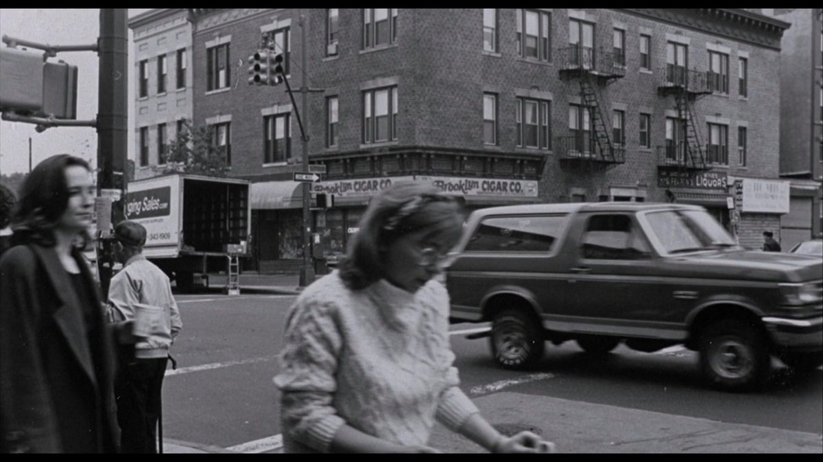Mo_Salman97's tweet photo. Smoke (1995)
Directed by Wayne Wang, Paul Auster. https://t.co/f9mzIDEmof