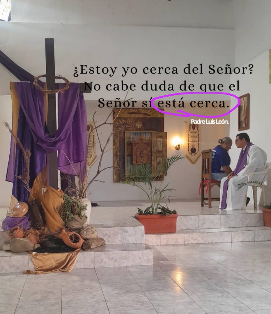 teffygu07's tweet photo. Obviamente tenemos el cura más joven. 
Miércoles de ceniza. https://t.co/netsEyX5cn