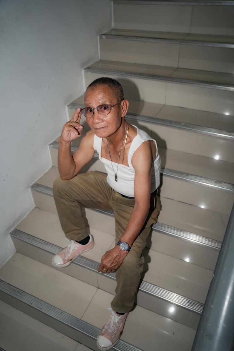 เป็นปีที่ 3 แล้ว ที่แว่นตาออร่าเข้ามายุ่งเกี่ยวกับเรื่องตา ของ ตาตา ยายยาย ในจ้างวานข้า
.
เป็นปีที่ 3 แว่นตาออร่า เข้ามาตัดแว่นสายตาใหม่ให้กับ ตาตา ยายยาย ในจ้างวานข้า ปีละไม่ต่ำกว่า 200 คน รวมจำนวนทั้ง 3 ปีแล้ว ไม่ต่ำกว่า 500 คน
.
สิ่งที่คนใส่แว่น น่าจะเข้าใจอยู่อย่างแน่นอนก็คือ