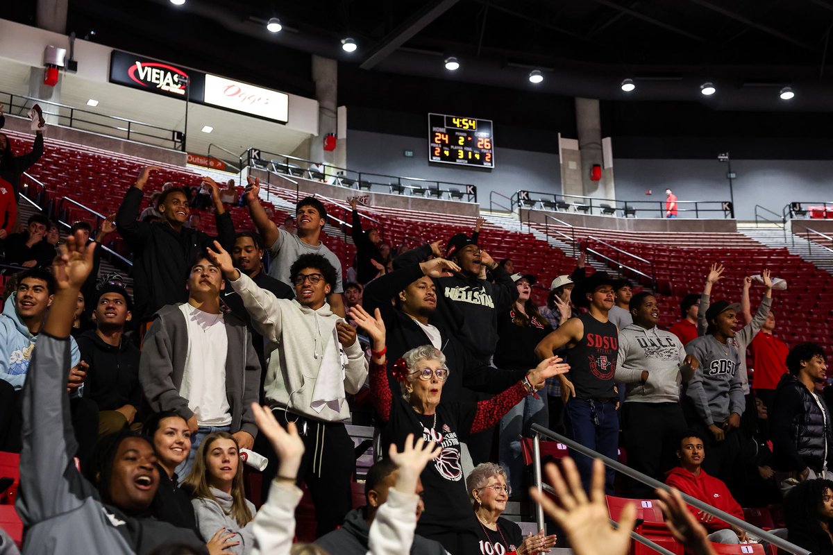 AztecFB's tweet photo. Showing up and showing out for @Aztec_WBB 🏀

Aztecs Support Aztecs 🤝

#AztecFAST 🍢 x #BeTheA1pha 🐺 x #TheClimb 📈 https://t.co/VxMoidSayN