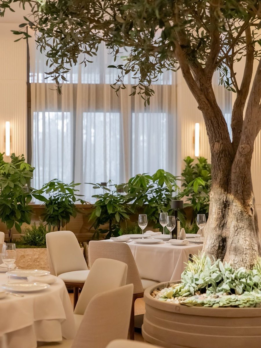 JOB ALERT: #WPB #WESTPALMBEACH - Greek restaurant Estiatorio Milos is currently seeking dedicated and dynamic KITCHEN STAFF and DINING ROOM STAFF buff.ly/iV7MFF0