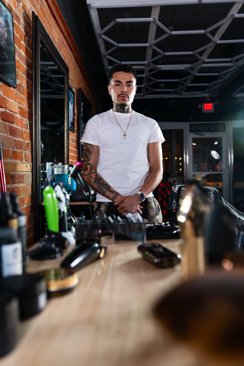 brandoando_'s tweet photo. I took these photos of my barber https://t.co/xVkucNrJS7