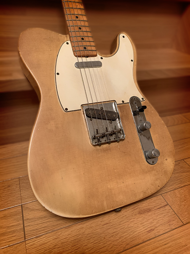 pecobro's tweet image. 赤に青
変わったところで
ペイズリーなんかもある
しかも2色

40年前
はじめて訪れた
オールドギター屋さん

色による価格の差は
ほとんどない

まずは基本色のこれ
ゆくゆくは
なんて悠長なこと
思っていた

訪れてから3年後
選び放題だった
テレキャスの姿はもうなかった

1968年製Fender Telecaster