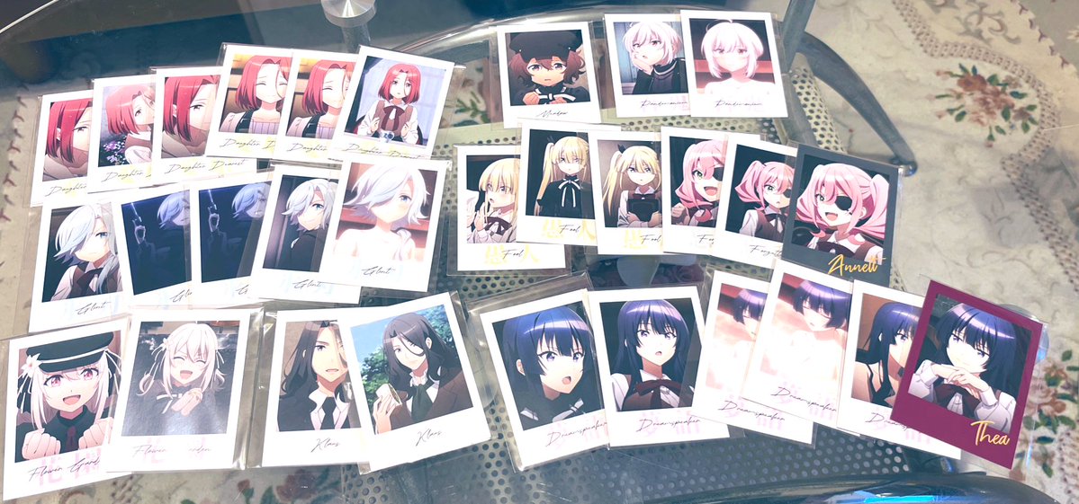 公式様へ 次グッズ出すならチェキがいいです。チェキください。缶バか