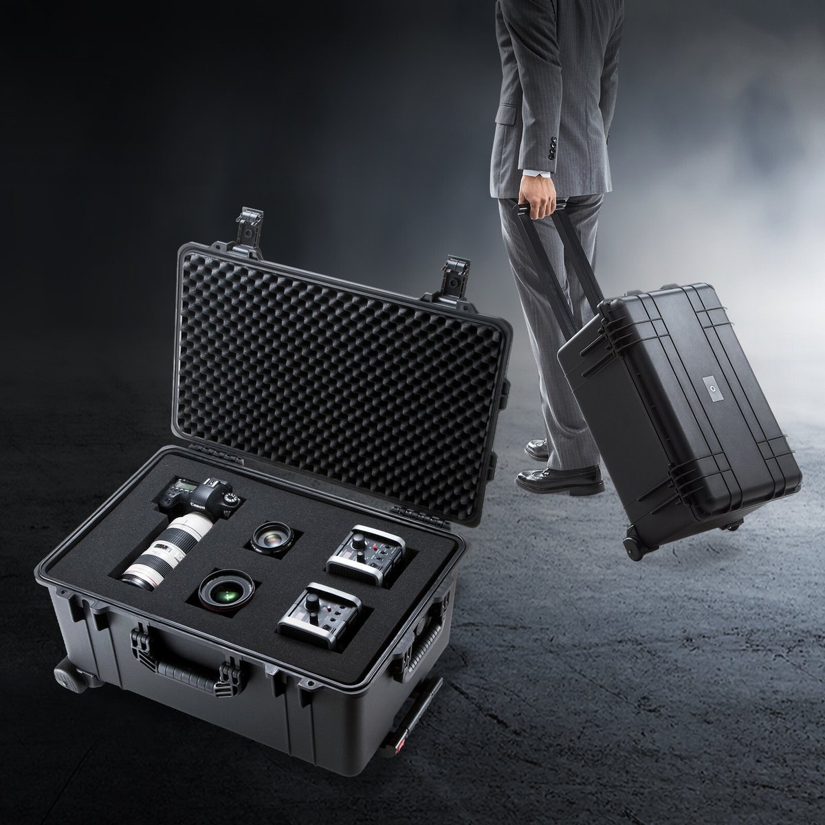 精密機器の持ち運びや保管に便利なキャリータイプの大型ハードケース