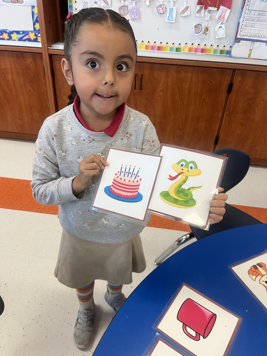 MLopez_MRES's tweet photo. Rhyming words during reading centers is so much fun!!! https://t.co/v9Gn00JqV7