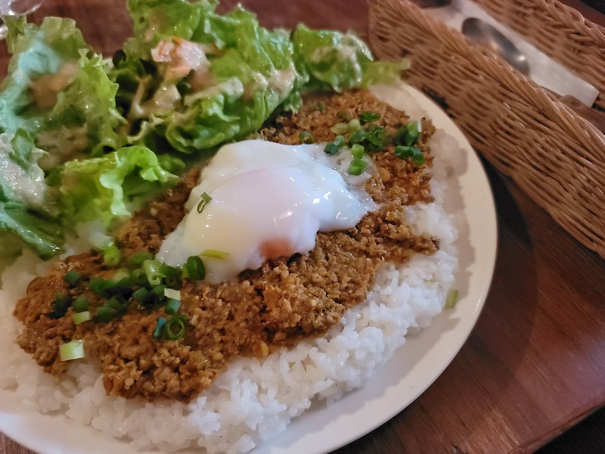 キーマカレー久々に食べたけど
とてもうまい。

やはりカレーは正義……。