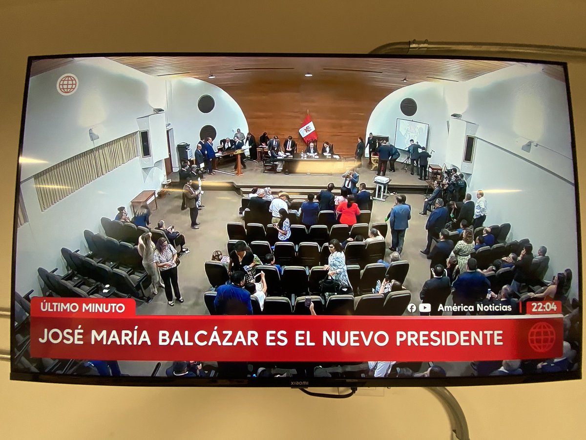 mauriola's tweet photo. Nuevo Presidente de la República.
Vía @noticiAmerica https://t.co/OwPq0S7wne
