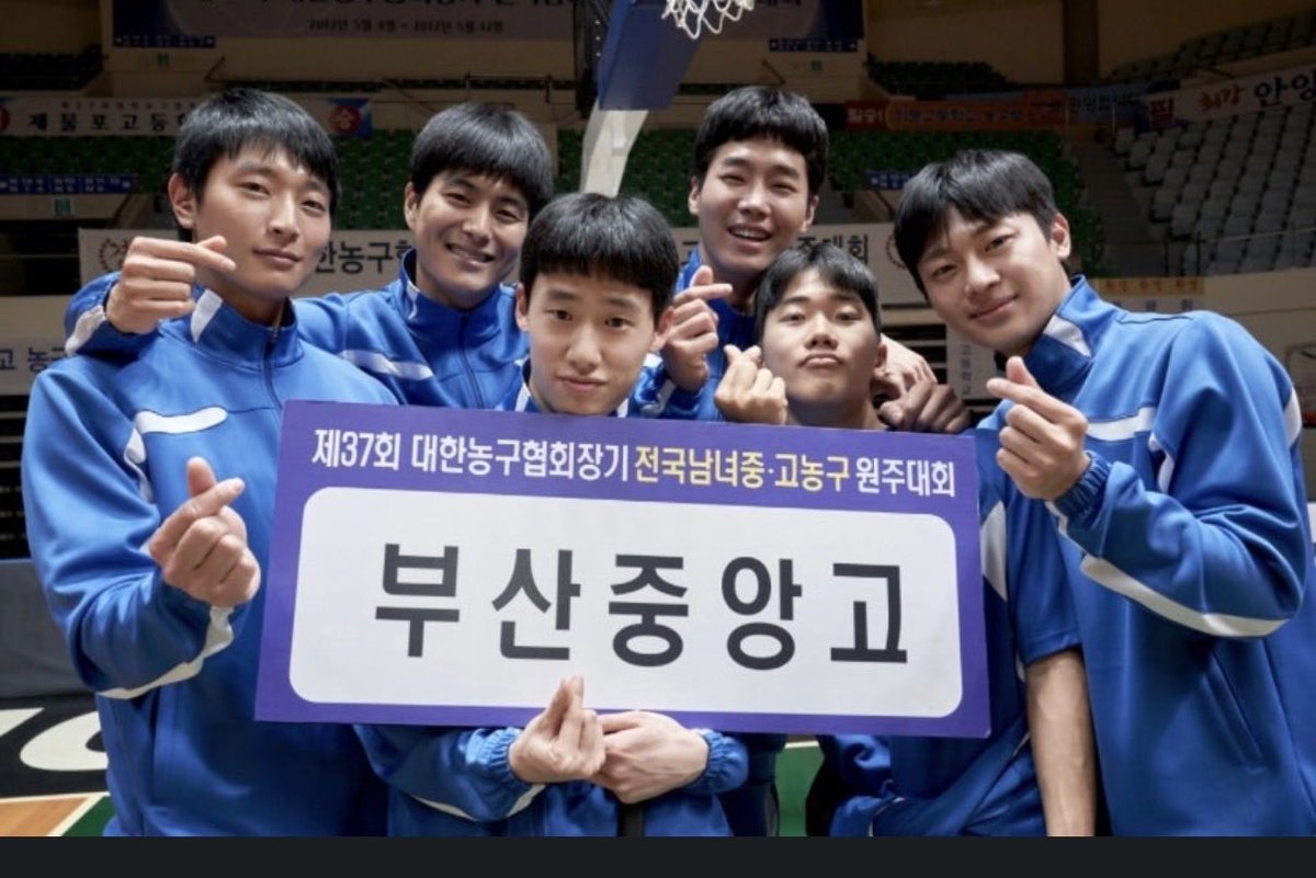 1ovewool's tweet photo. 왕과 사는 남자... 김민 나와서 좋았다가
정봉이에 진운까지 보고
이거 그냥 장항준 모임이잖아 됨 https://t.co/UDnNODvusD