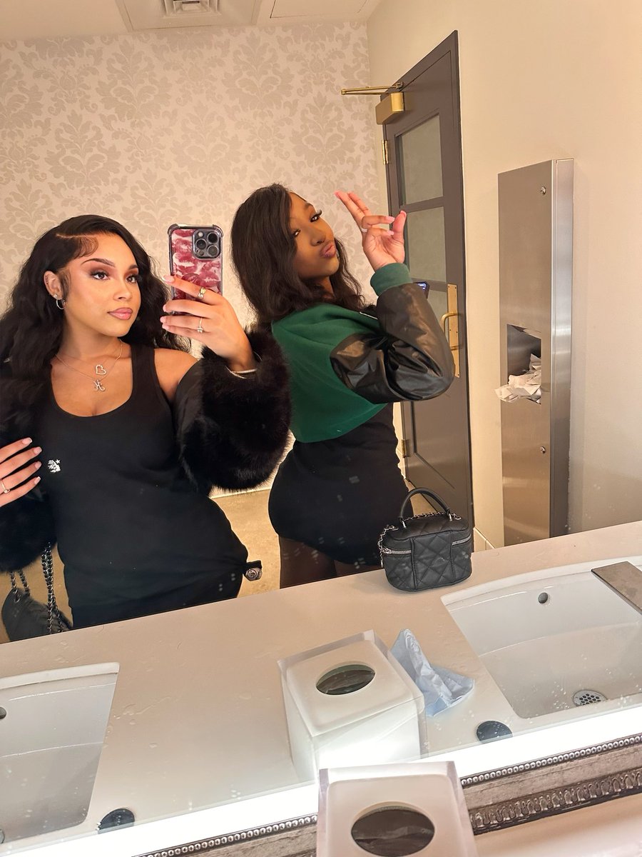 Hàlłè💋 tweet media