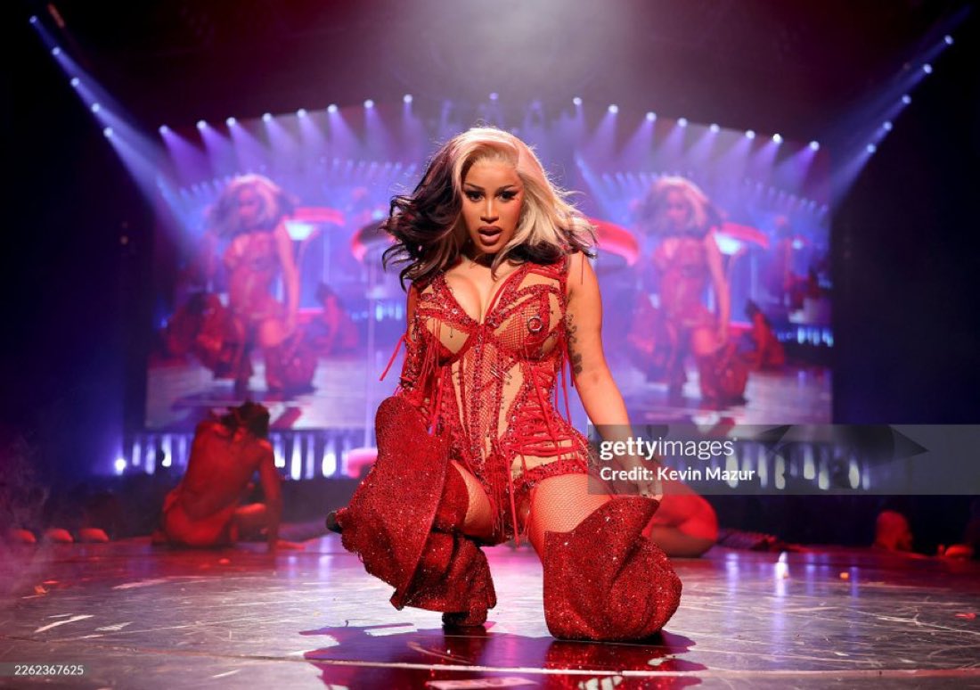cardirated's tweet photo. Cardi B, i’m obsessed. https://t.co/8sjDv4MHqi