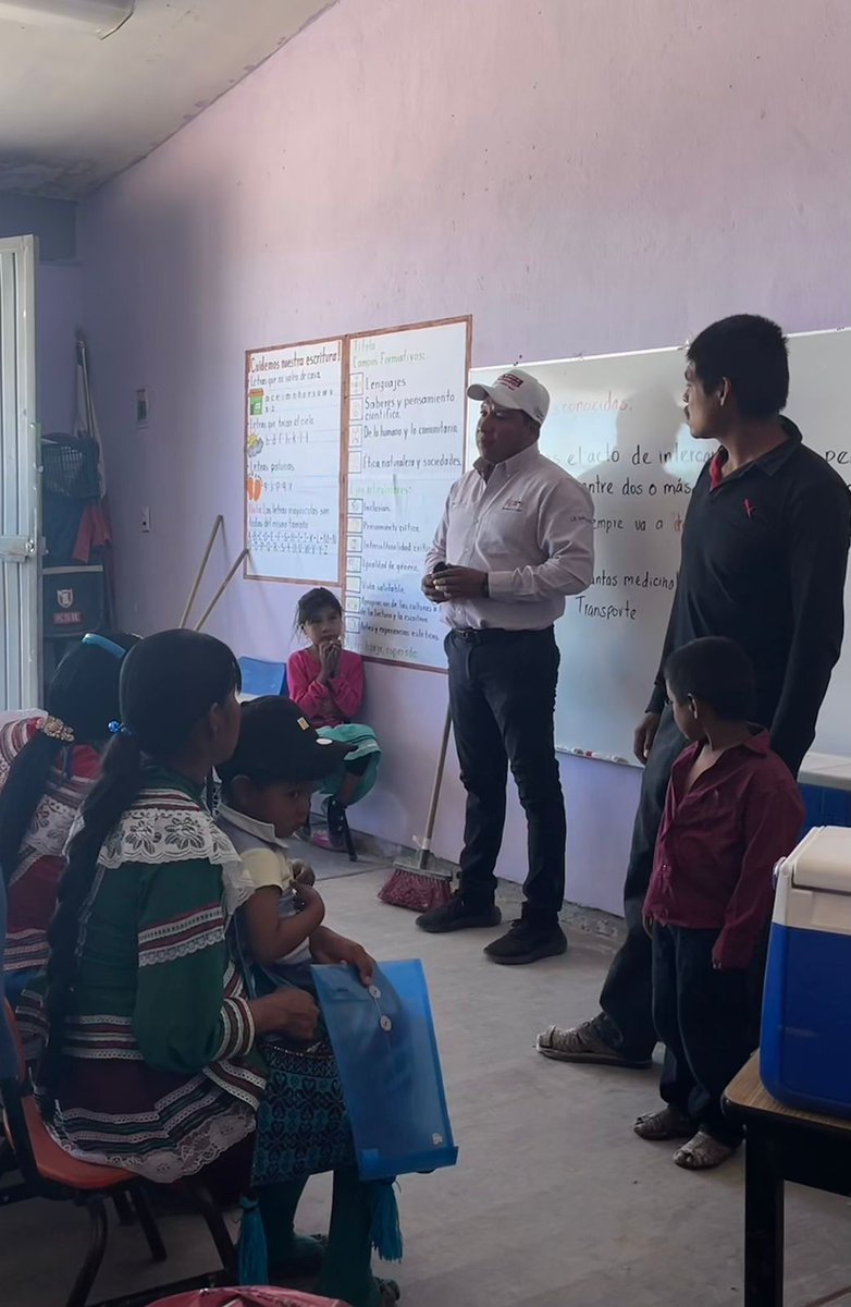 SSDurango's tweet photo. En respuesta a las necesidades de salud en zonas indígenas de difícil acceso, el #PFAM a cargo de la Jurisdicción Sanitaria No. 1, con sede en Santa Maria de Ocotán, implementa una intensa estrategia de vacunación en la comunidad Los Alacranes, en el municipio de El Mezquital. https://t.co/FktD2D92Os