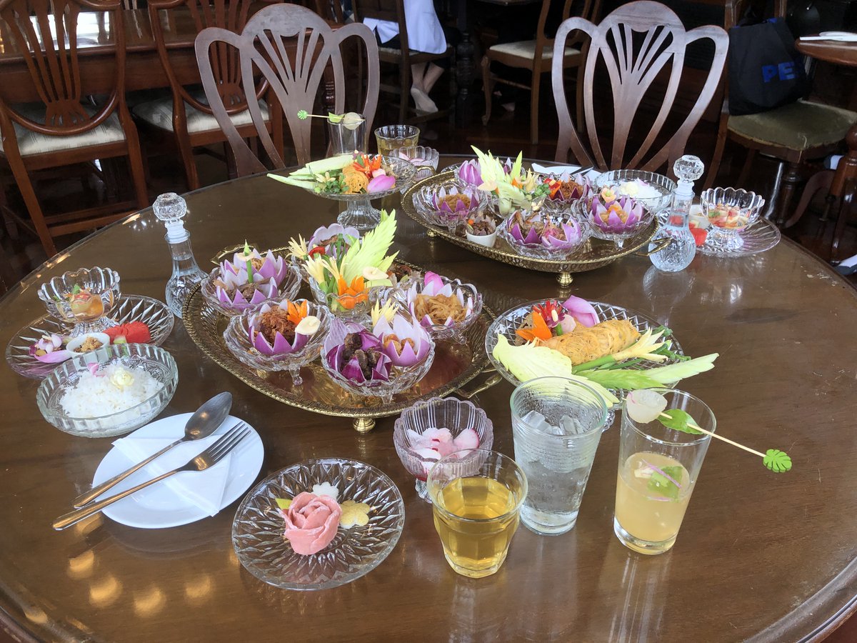 plew seengern / เปลว สีเงิน tweet media