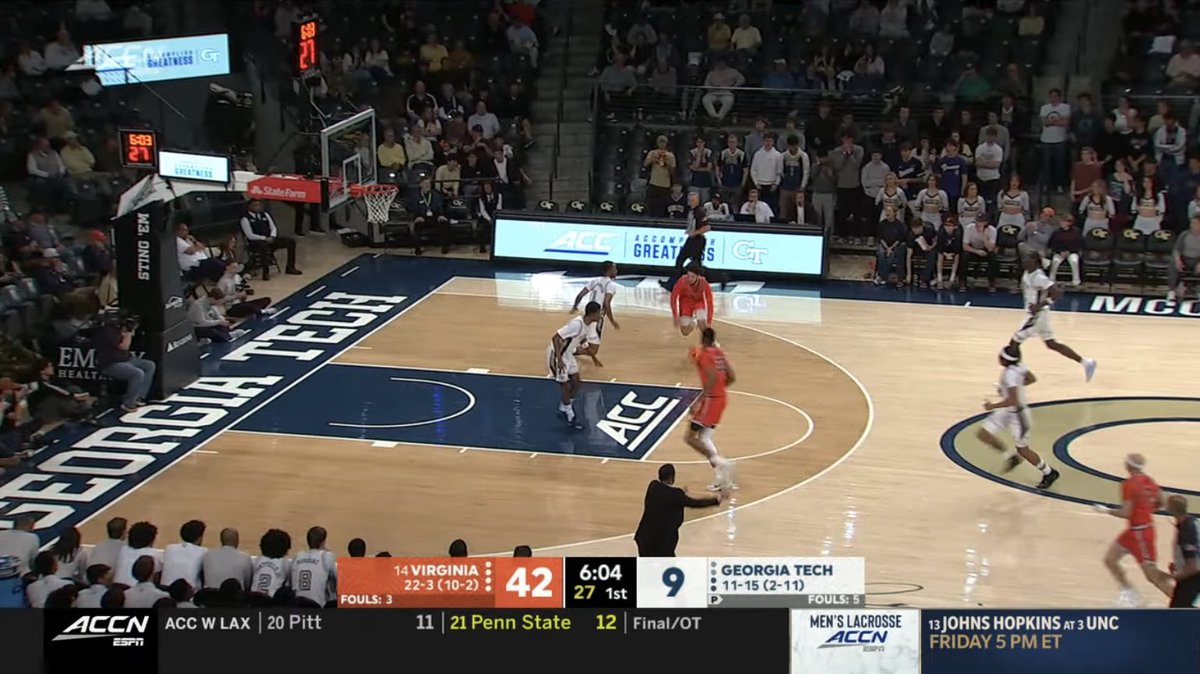 CBBKings's tweet image. WHAT does the scoreboard say? 😳