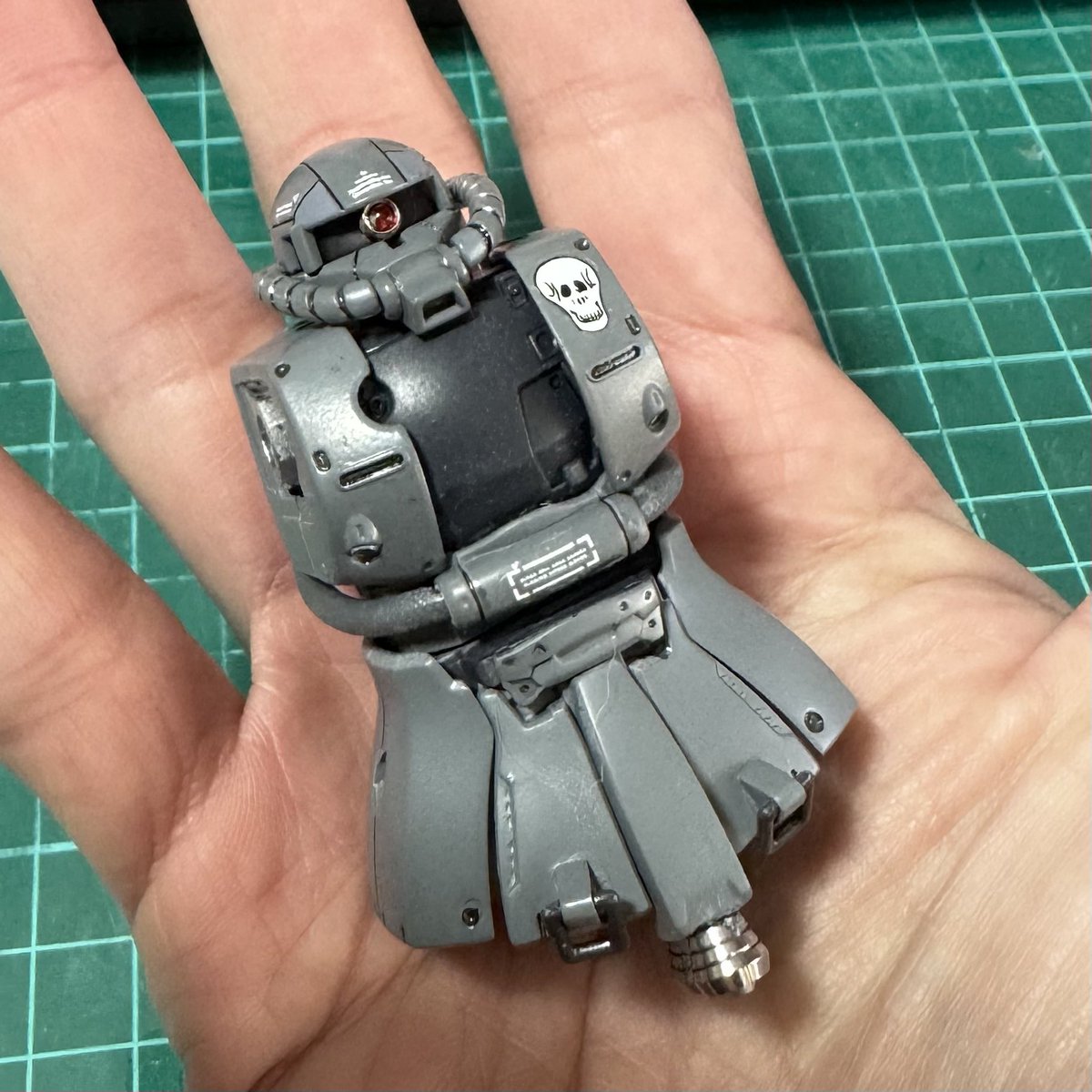 腰部のパイプはラバー素材に変更。 #久しぶりにザクを作るよ #ザク