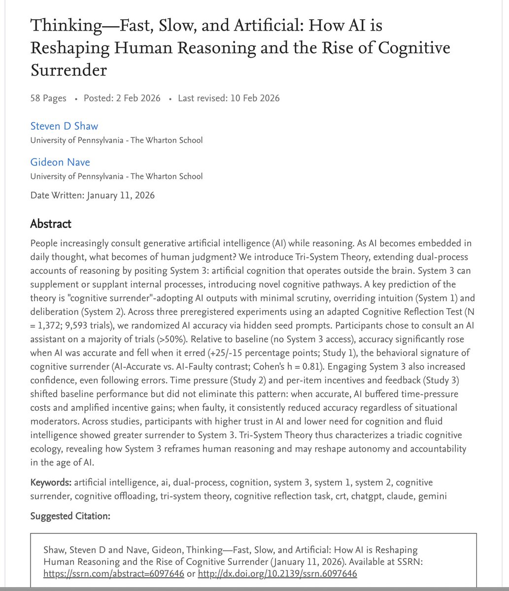 这个视角太犀利了。

进化论决定了人类是大脑吝啬鬼 (Cognitive Miser)。

系统2（人脑推理） 极度耗能且慢，系统3（AI推理） 极其廉价且快。只要有机会，大脑一定会把 System 2 的工作外包给 System 3。

未来的分化： 99% 的人退化成“纯系统1用户”（只会被动消费答案）。 1%