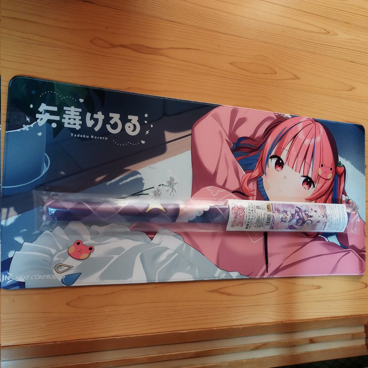 推しV・矢毒けろる氏のマウスパッドXL届きました✨でかーい！ 紙（TCG