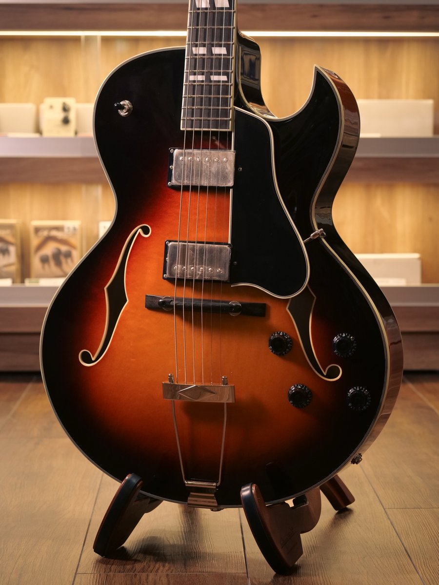 福岡店】Eastman:AR372CE Sunburst 本器は、EASTMANの正統派16インチ