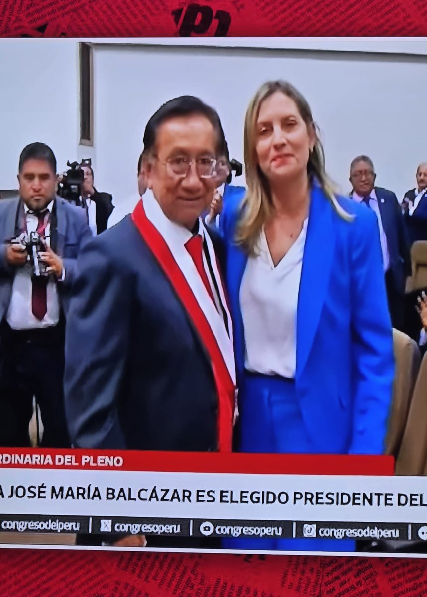 Toda la bancada de Keiko Fujimori le dió el voto a este tío en venganza. Qué crees?? Que NADIEEEEE se dió cuenta???
<a href="/KeikoFujimori/">Keiko Fujimori</a>