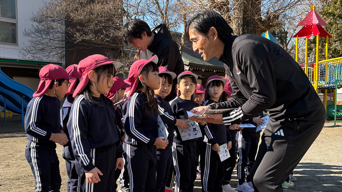 iriso_connector's tweet photo. 約300名の園児のみなさんの笑顔に
出会えた一日でした😆⚽️

先日、初めての試みとして
会社近郊の幼稚園で
横浜F・マリノスのコーチの方々をお招きし
サッカー教室を開催しました🇫🇷

元気いっぱいの声とプレーに
たくさんの力をもらいました😄

#イリソ電子工業 #fmarinos #地域貢献 https://t.co/gq9fuIfinn