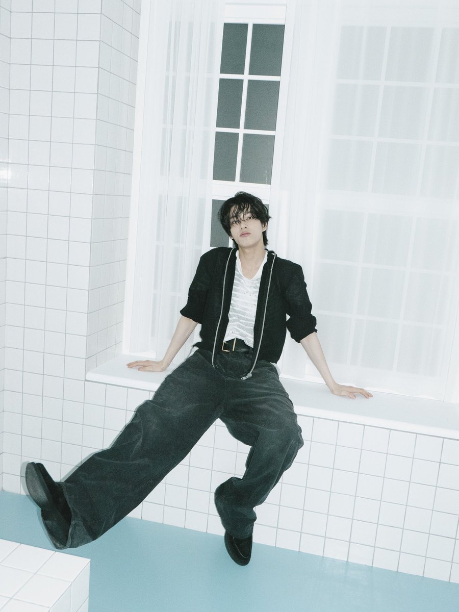 shimjzake's tweet photo. he wears a boyfriend-style outfit, exuding natural charisma as he poses confidently in front of the camera, his relaxed yet refined presence creating a captivating aura that feels effortlessly stylish and undeniably attractive. https://t.co/4yvoUNc6C1