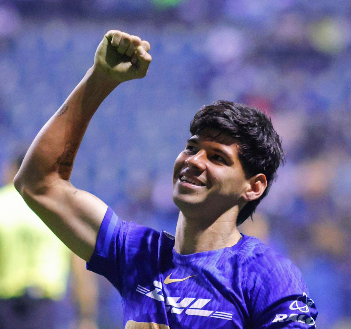 locos_porlau's tweet image. ¡𝘾𝙊𝙉 𝙂𝘼𝙍𝙍𝘼 𝙔 𝙀𝙉𝙏𝙍𝙀𝙂𝘼! 🐾

 Robert Morales en el #11Ideal de la #J6 de Liga MX.