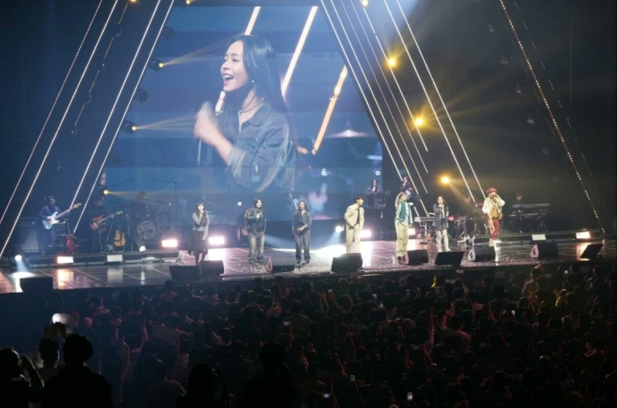 GwynDorado_GLO's tweet photo. 📰[26/18/02 Manila Bulletin] 

"Gwyn Dorado finishes Seoul concert with fellow 'Sing Again 4' top 10"

The top 10 finalists of the Korean TV competition “Sing Again 4” finished their Seoul concert held for four days. 

The "Sing Again 4 National Tour Concert-Seoul" was held from Feb. 12 to 15 at the Olympic Hall in Seoul Olympic Park.

Filipino singer Gwyn Dorado participated in the concert together with Lee O-wook, Kim Jae-min, Slowly, Seo Do, and Gyuri—along with Park Won-soon, Lee Sang-woong, Kim Ye-chan, and Choi Jeong-cheol. 

Dorado finished second in JTBC’s “Sing Again 4” with Lee O-wook declared as the winner in the finale held last January. 

“Seoul!! The more I think about the four days we spent together, the more precious they feel to me,” Dorado wrote on Facebook.. 

She added, “At first, I was so nervous it didn’t even feel real but each time we meet, I could truly feel your warmth. I don’t even know how to put this feeling into words but because of all of you, we were able to create such special moments together.”

“It was such an incredible experience and I’m already looking forward to the next time we meet. I miss you all already,” she said. 

The National Concert Tour started in Busan, South Korea last Feb. 7. 

In Seoul, the cast opened the concert with a chorus of "Welcome to the Show" accompanied by a powerful band. 

Dorado performed "When Time Passes," "Reincarnation" and “Light Up,” three songs which she performed during the TV competition, which ran from October to January on Korean TV channel JTBC. 

As the concert ended, the performers said, "We will never forget the warm love you've shown us over the past four days." 

The “Sing Again 4” National Concert Tour will continue with the following dates: 

Feb. 21 - Incheon, Songdo Convensia Hall 4 
Feb. 28 - Daegu, EXCO Convention Hall 
March 7 - Ulsan, KBS Ulsan Hall 
March 14 - Suwon, Kyunghee University International Campus Seonseung Hall 
March 21 - Gwangju, Kim Dae-jung Convention Center Multipurpose Hall 
April 4 - Daejeon, Daejeon Convention Center Exhibition Hall 2 

During “Sing Again 4,” Dorado impressed judges and viewers with her powerful voice and singing in Korean. 

Her competition videos have racked up millions of views on YouTube. 

Written by: Jonathan Hicap

#도라도 #dorado