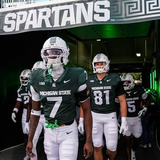 amir_hogans2's tweet image. After a great conversation with Coach @Bullough40, I am blessed to receive a Division 1 Big Ten offer from @MSU_Football! #GoSpartans @Red_Zone75 @Tonyrazz03 @BrianDohn247 @adamgorney