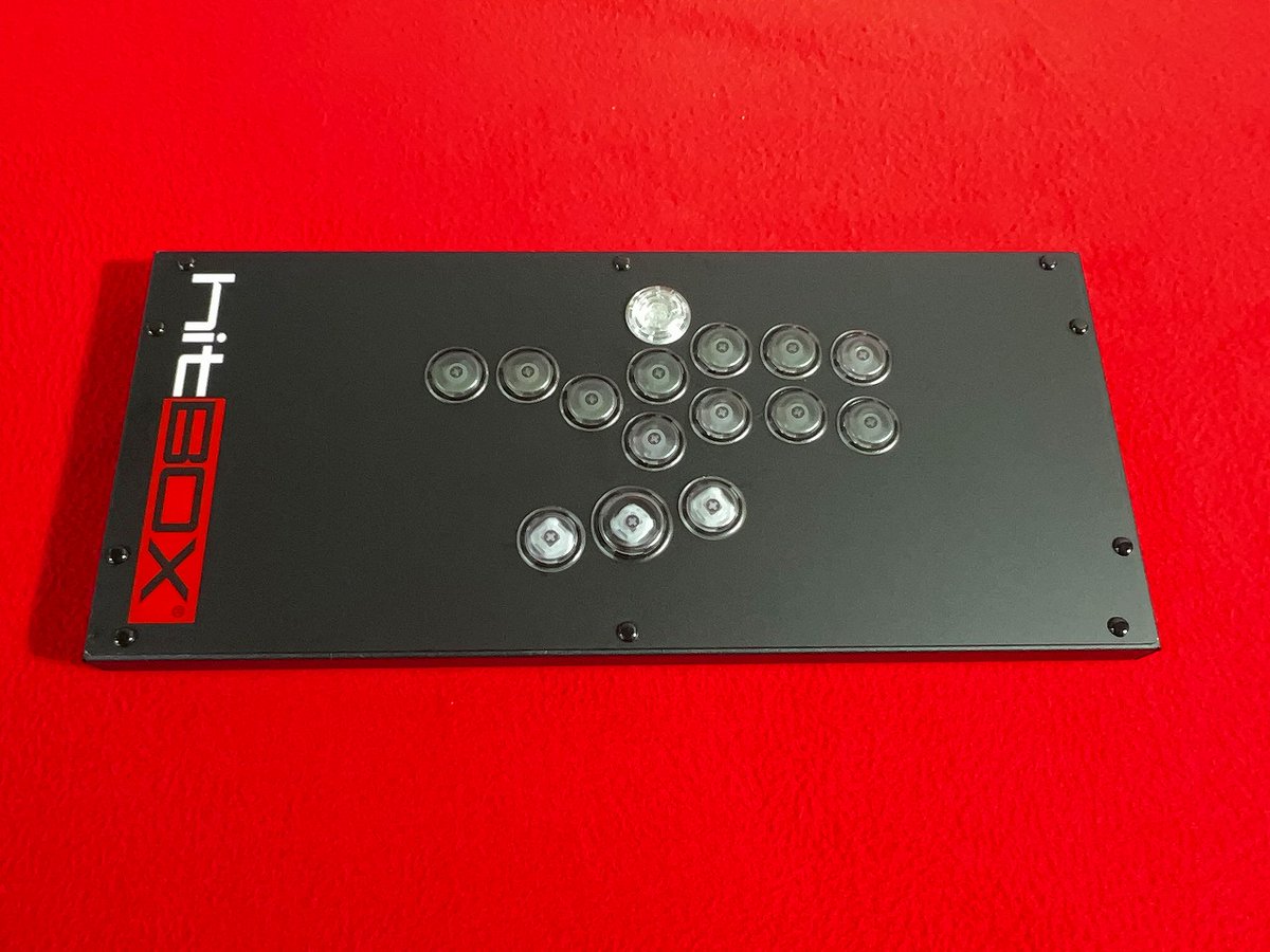 hitbox ultra ボタン増設、マットフィルム貼付カスタムになります。ご
