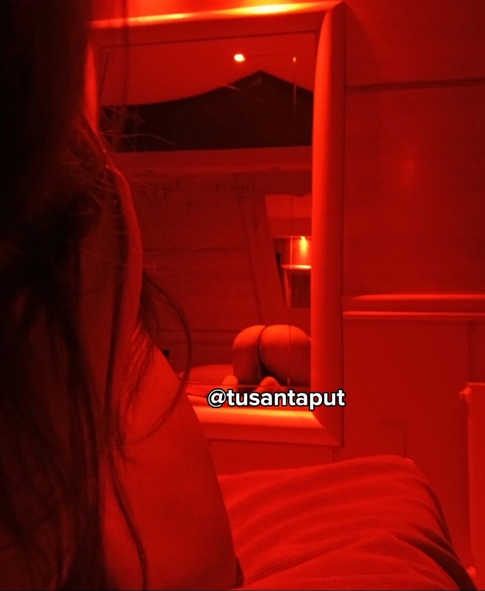tusantaput's tweet photo. Quien se pone atrás y me hace masajes con la lengua ? 🥵🥵 https://t.co/pwlMAsFkGK