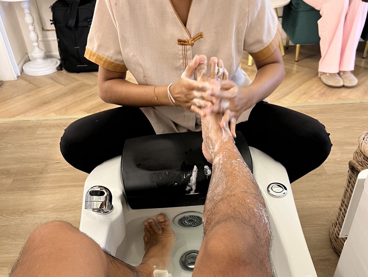 papi_torres7's tweet photo. You wish you can massage my feet like this https://t.co/f3OpMbqnpK