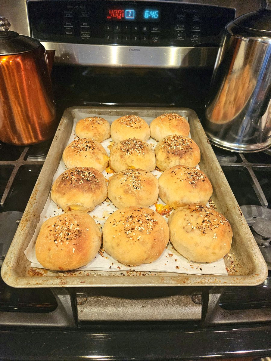 ScottEwer's tweet photo. Breakfast Sourdough Buns. 6 w/Breakfast sausage, eggs, cheddar and 6 w/Bacon, eggs  cheddar.  So many options moving forward.  😋 https://t.co/HlqptFdHUj