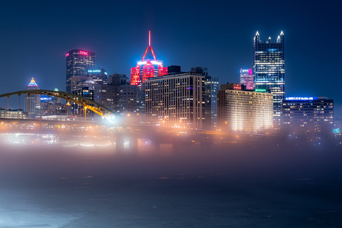 What a scene tonight in Pittsburgh as fog developed over the rivers due to the warm air and cold ice on the rivers mixing. Lots more shots to come from tonight soon! #pittsburgh