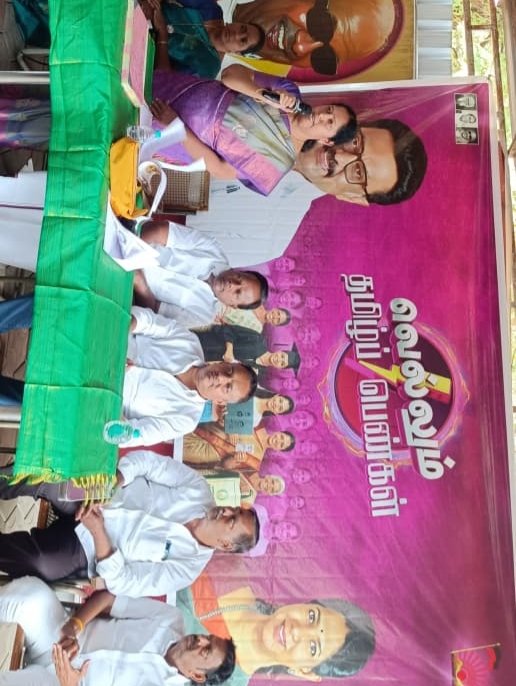 VGRanipet's tweet photo. இராணிப்பேட்டை மாவட்டம் 
ஆற்காடு நகரம்
மாவட்ட மகளிரணி சார்பில் வெல்லும் தமிழ் பெண்கள் பிரச்சாரம் செய்வது 
குறித்து மகளிரணி நிர்வாகிகளுக்கு ஆலோசனை வழங்கினேன்.

#வெல்லும் 
#தமிழ்பெண்கள் https://t.co/K4gj1CDCFF
