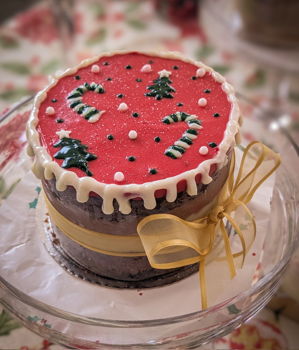 diskloey's tweet image. não ironicamente queria ser confeiteira...