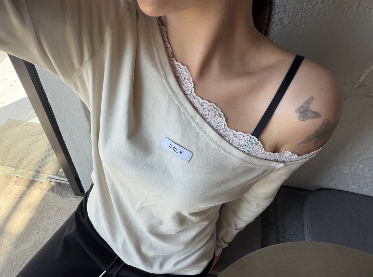 อยากแปะมานาน รวมลิสต์พิกัดร้าน ‘เสื้อไม่ต้องรีด💭’ แบรนด์คนไทยที่ชอบมาก💌 เน้น polo , tee , ปาดไหล่ มีทุกแนว ใส่ได้บ่อยมาก🫒🥣🍨🩰

- kudsun แบรนด์เสื้อยืดที่ลายน่ารักทิสุด งบ 300 บาท🎀
- ppreyy ปาดไหล่มาทางนี้เลย ทำถึง🐾
- mon2sun มีเสื้อทุกแนว retro dreamy ดีมาก!
- bebclub