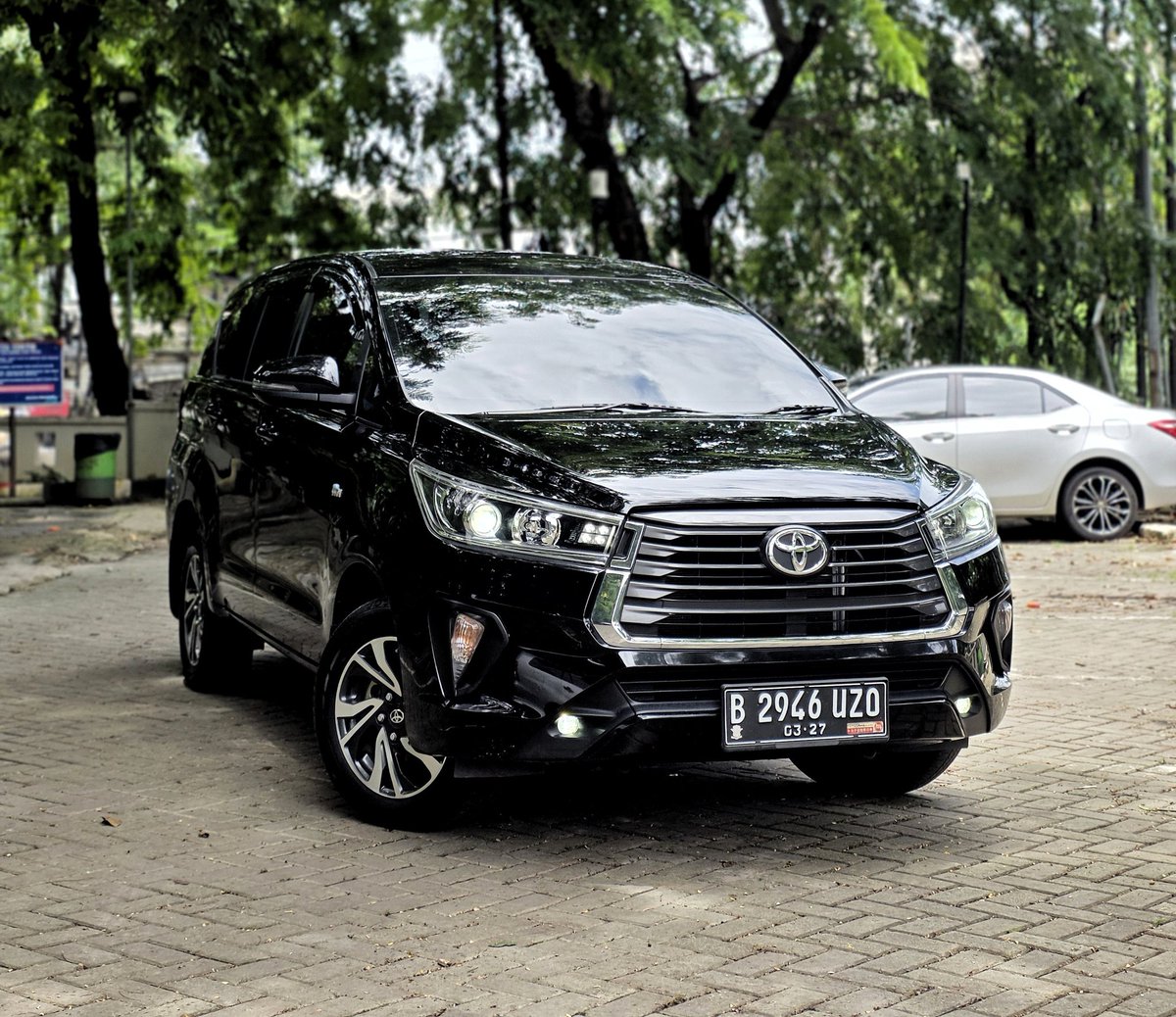 mobilstandar's tweet photo. FOR SALE: Innova Reborn 2.0 V Bensin AT - NIK 2022
📍Sunter Jakarta Utara
Mesin 1TR-FE anti kiamat
94.000 KM full record Auto2000 
Buku servis, kunci serep lengkap
Dokumen sah dan lengkap
Ban tebal, AC dingin
Siap mudik sudah servis semuanya

305jt nego, spesial Innova santun https://t.co/EHkAMsZIB2
