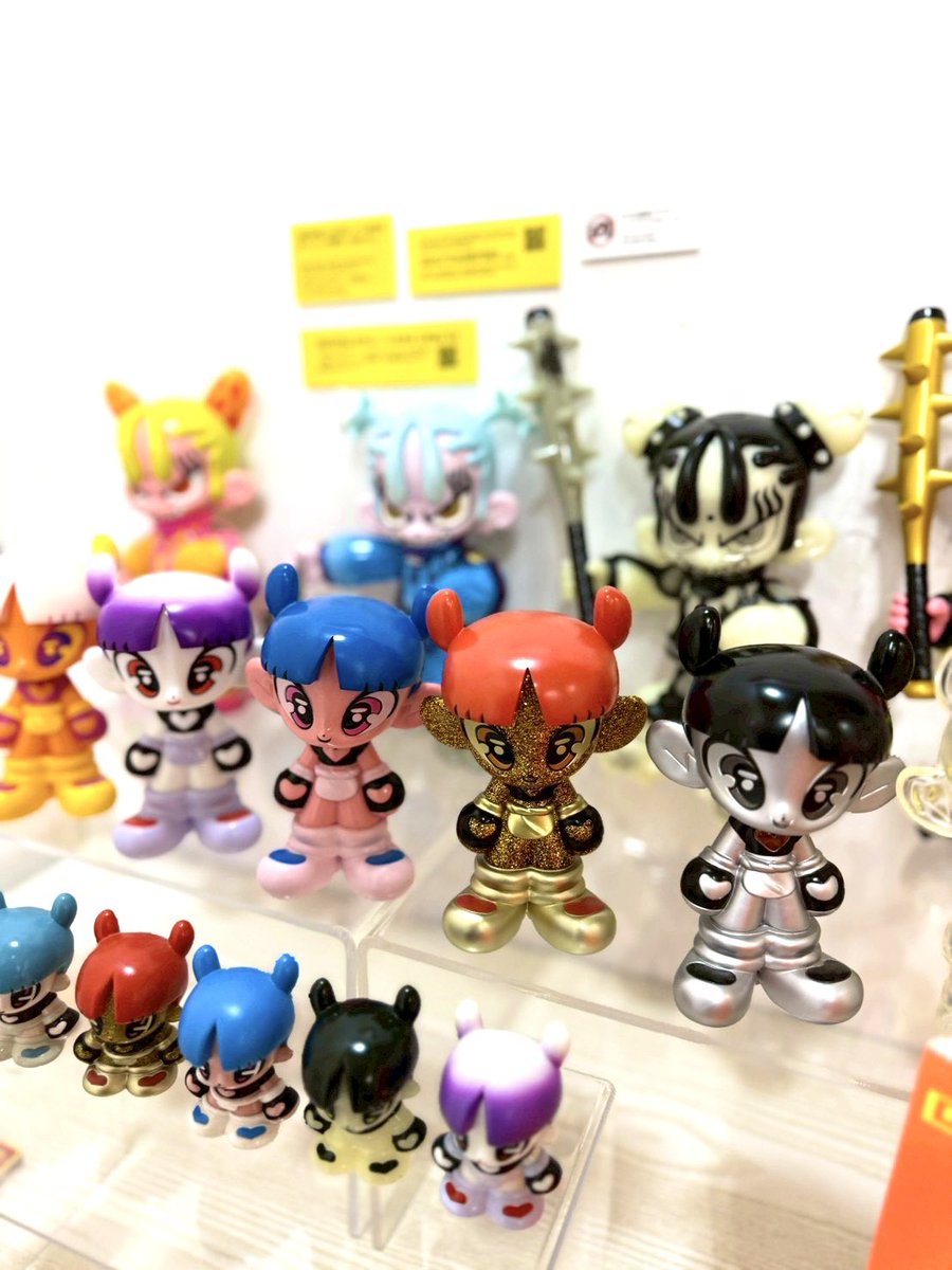 シカク、定休日明けてオープンしました☀️ ギブミ〜！トモタカ個展は