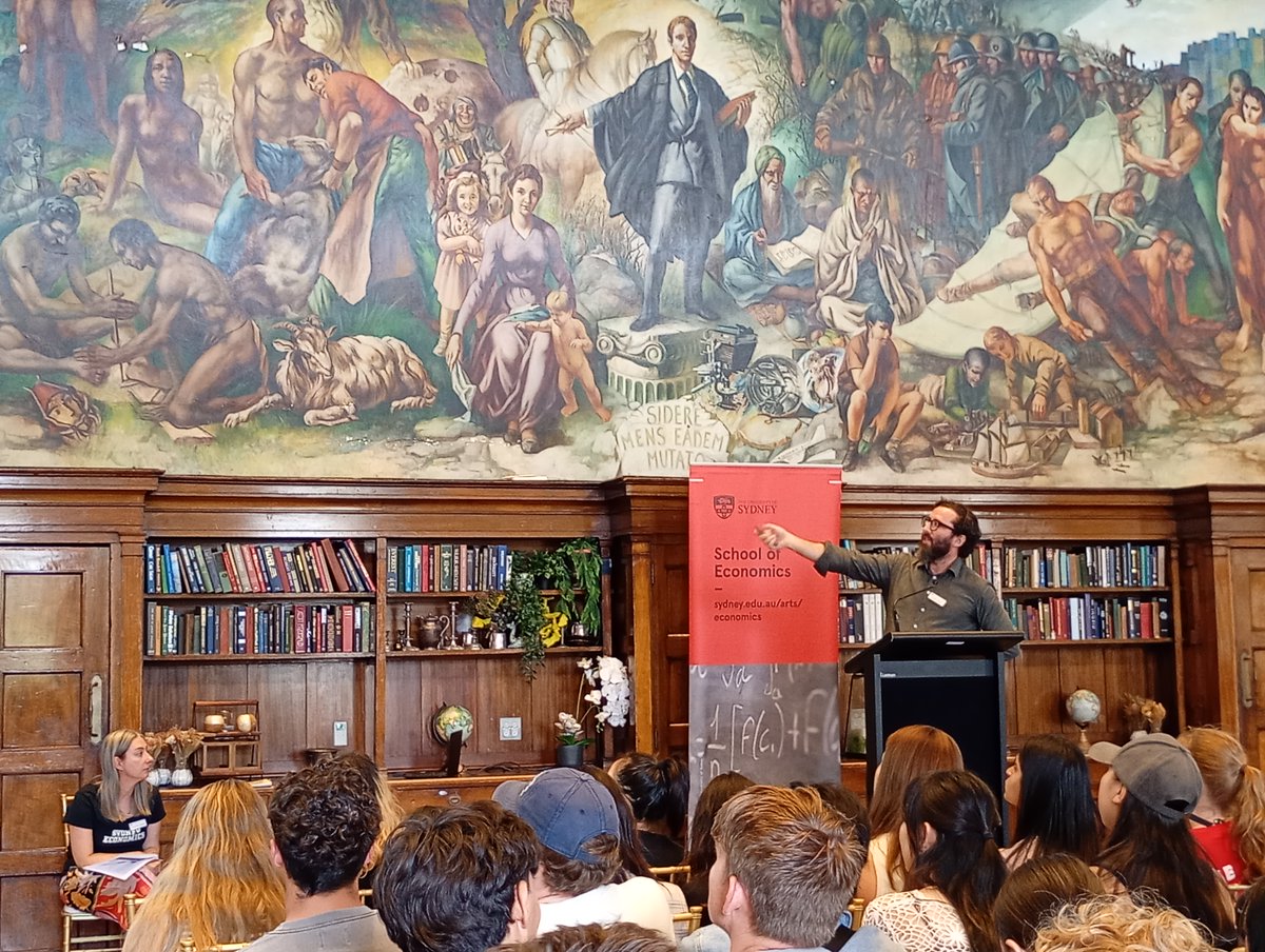 USydneyEcon's tweet photo. 🎉 Yesterday we welcomed hundreds of new Bachelor of Economics students to the School of Economics!

Our newest cohort heard from our UG Co-ord A/Prof Rebecca Edwards, Honours Co-ord Dr James Graham @J_Meanwell &amp; met the amazing #EconSoc team

Excited for the year ahead!📊✨ https://t.co/jneydnhhE8